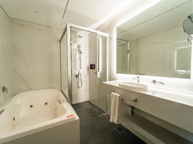 Crowne Plaza Asuncion image