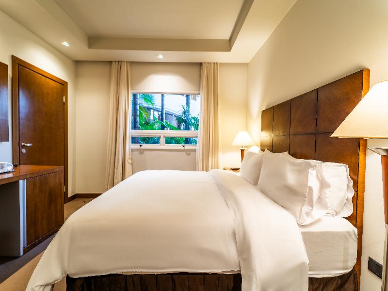 Crowne Plaza Asuncion image