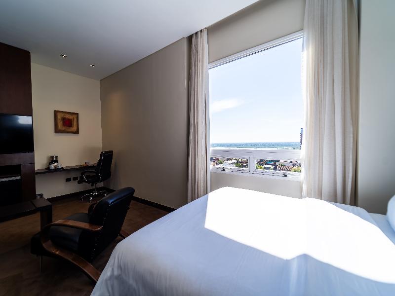 Crowne Plaza Asuncion image