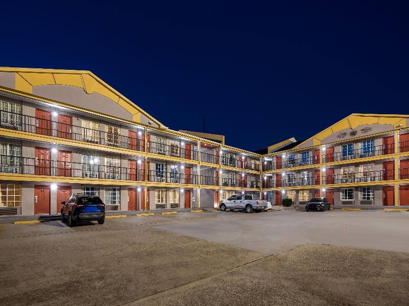 Super 8 by Wyndham Metairie — general view