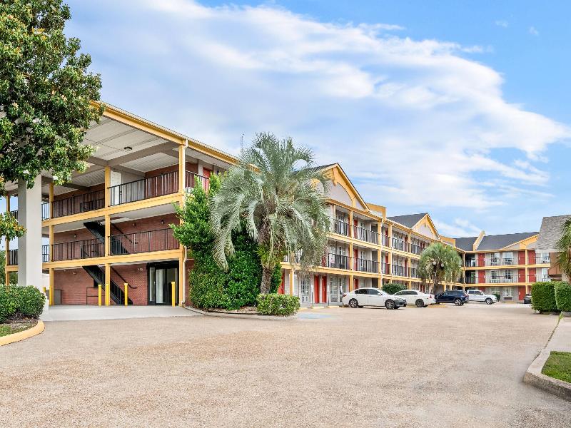 Super 8 by Wyndham Metairie — general view