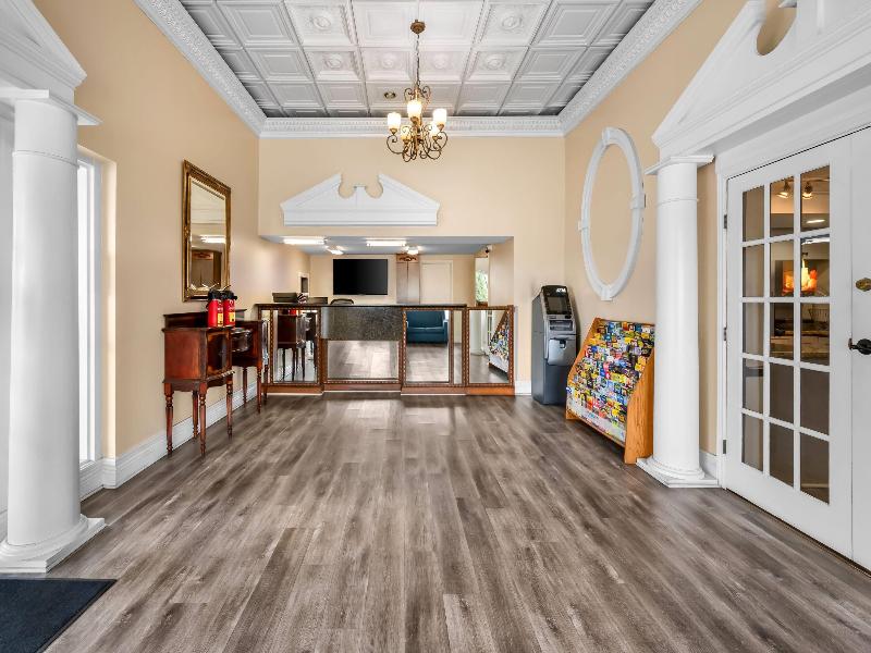 Super 8 by Wyndham Metairie