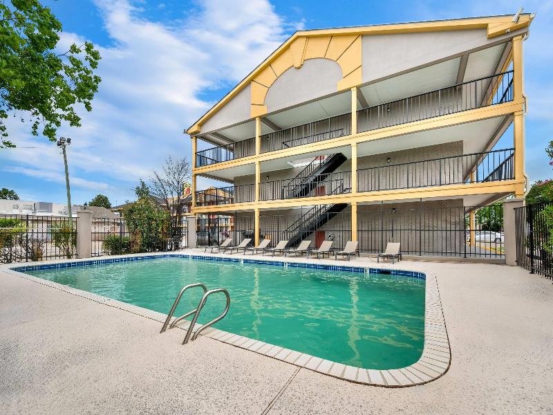 Super 8 by Wyndham Metairie