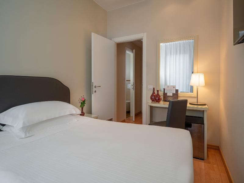 National Hotel image