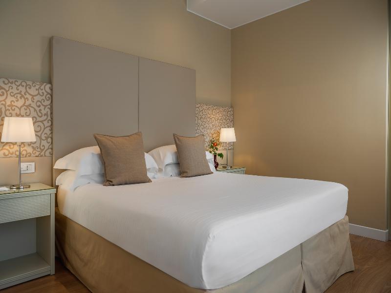 National Hotel image