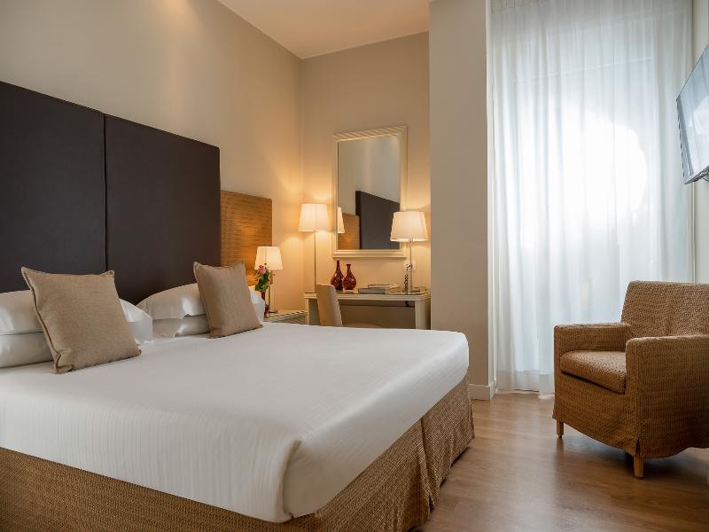 National Hotel image