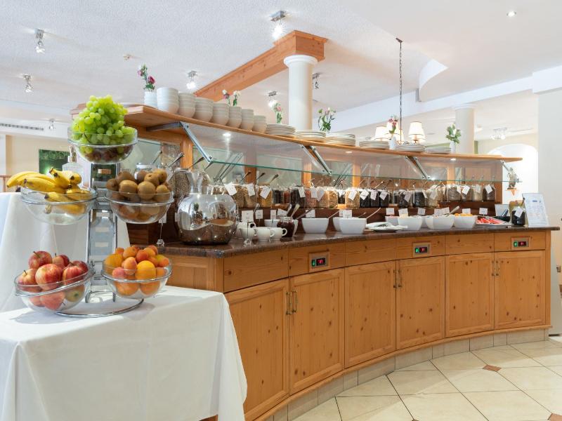 Hotel Kaiserhof Kitzbühel image