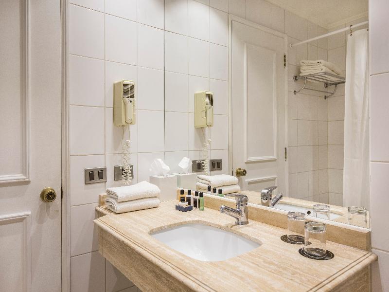 Park Plaza Bonaparte image