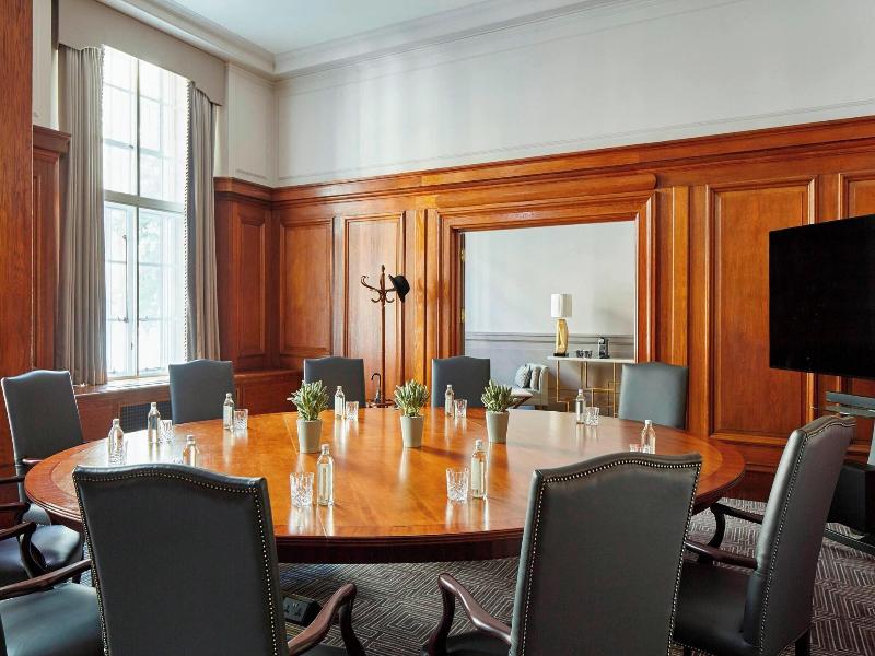 London Marriott Hotel County Hall image