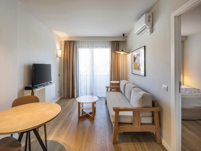 Hotel LIVVO Anamar Suites image