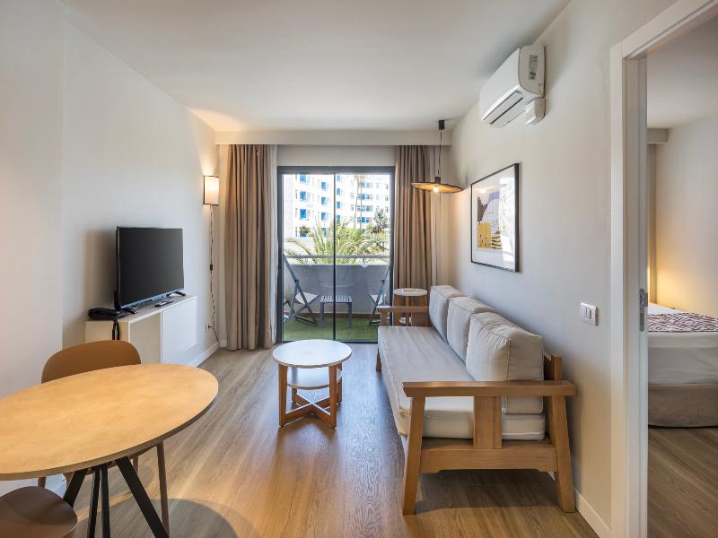 Hotel LIVVO Anamar Suites image