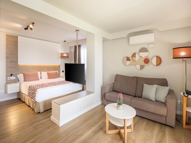 Hotel LIVVO Anamar Suites image