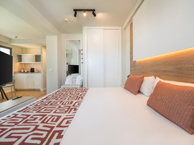 Hotel LIVVO Anamar Suites image