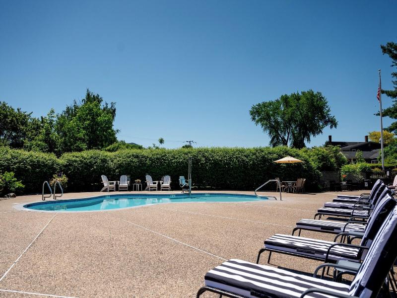 Fireside Inn & Suites Gilford