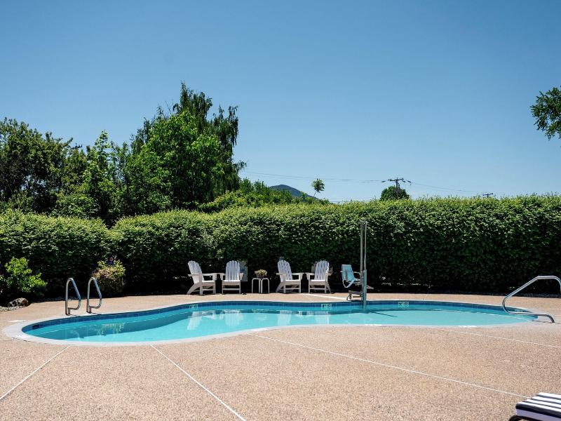Fireside Inn & Suites Gilford