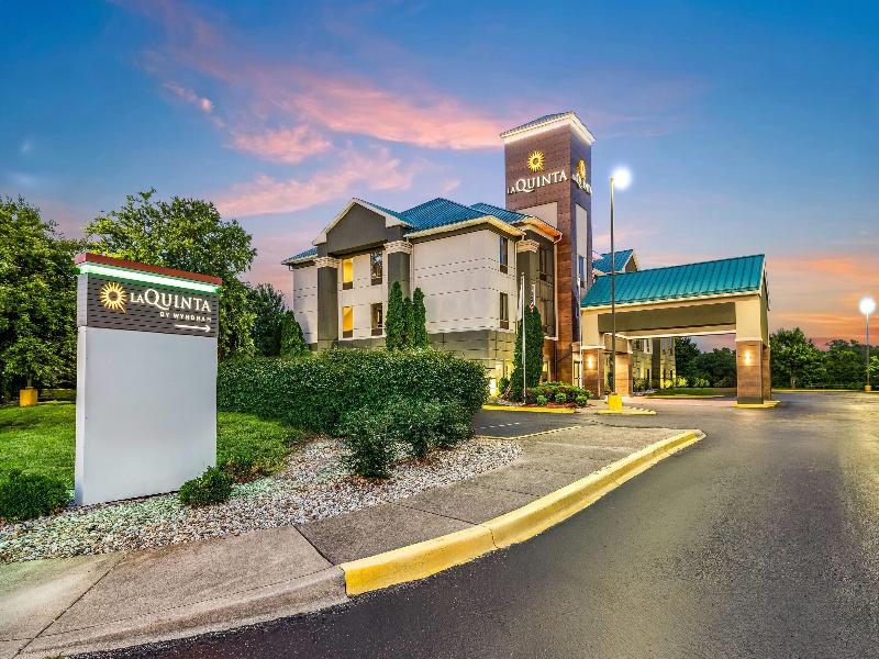 La Quinta Inn & Suites Louisville Expo East 6437 image