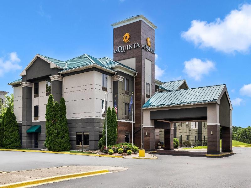 La Quinta Inn & Suites Louisville Expo East 6437 image