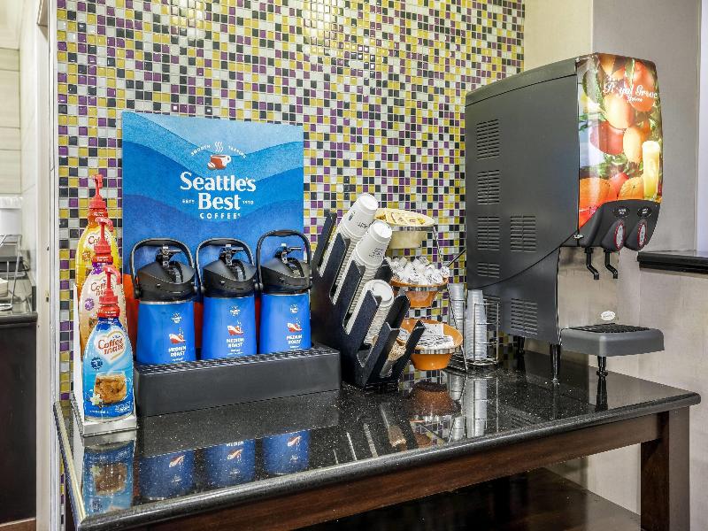 La Quinta Inn & Suites Louisville Expo East 6437 image