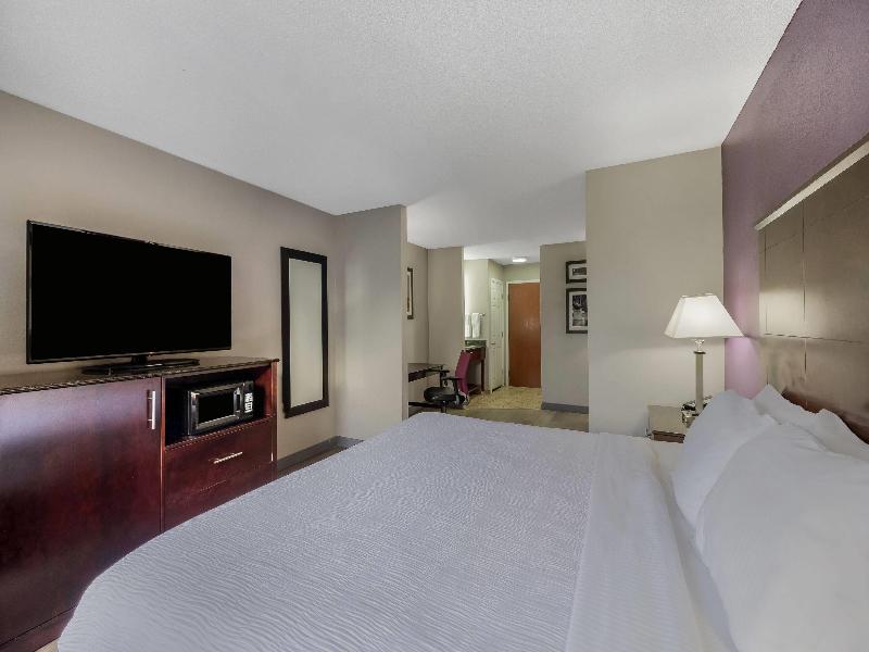 La Quinta Inn & Suites Louisville Expo East 6437 image