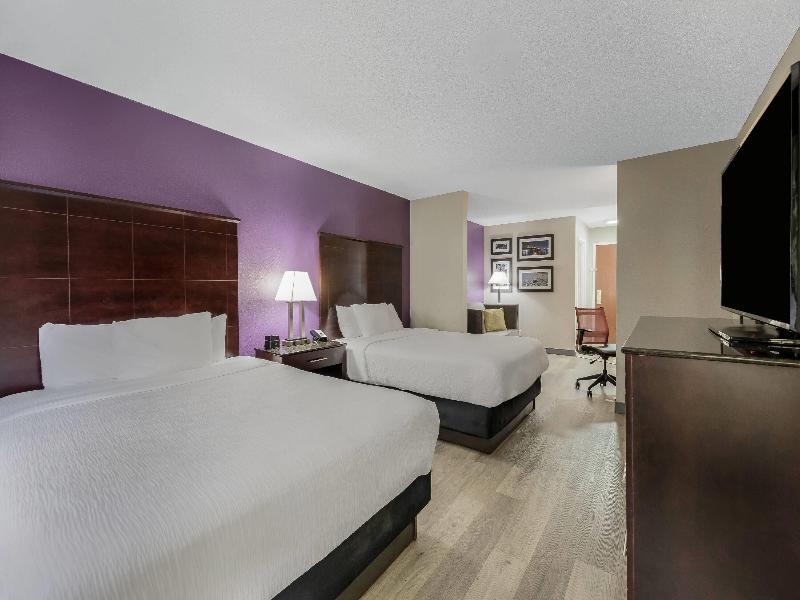La Quinta Inn & Suites Louisville Expo East 6437 image