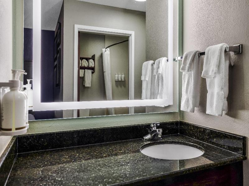 La Quinta Inn & Suites Louisville Expo East 6437 image