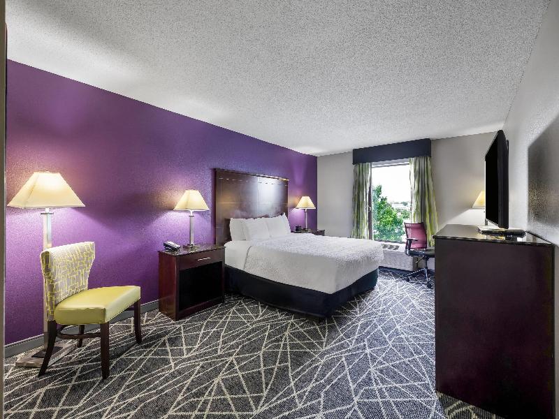 La Quinta Inn & Suites Louisville Expo East 6437 image