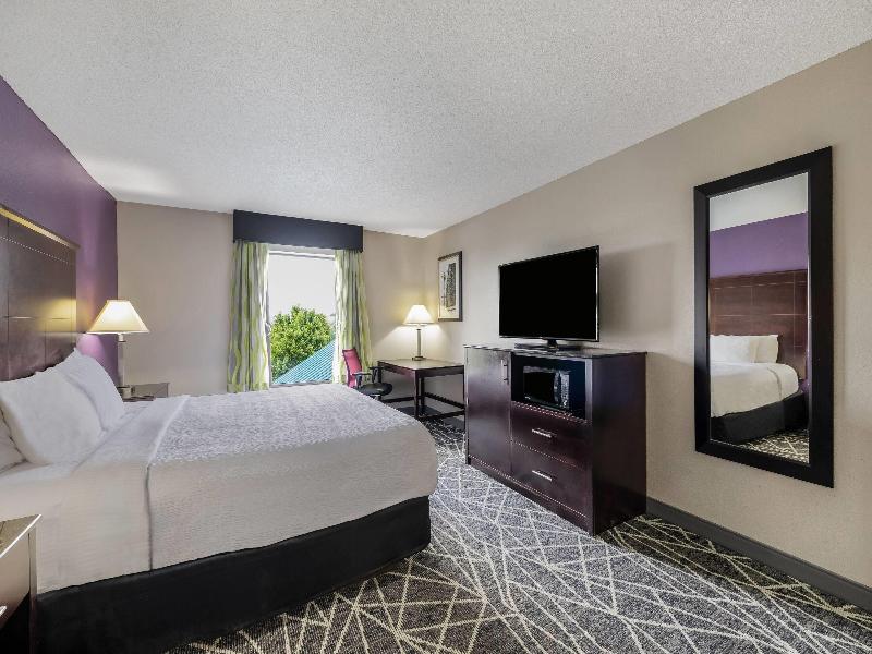 La Quinta Inn & Suites Louisville Expo East 6437 image