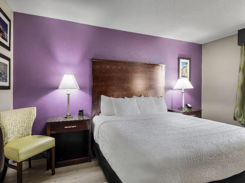 La Quinta Inn & Suites Louisville Expo East 6437 image