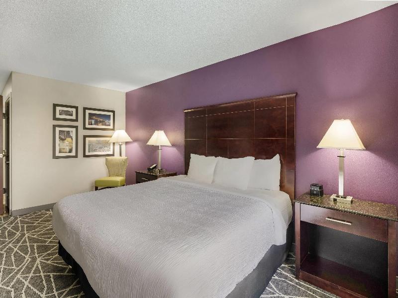 La Quinta Inn & Suites Louisville Expo East 6437 image