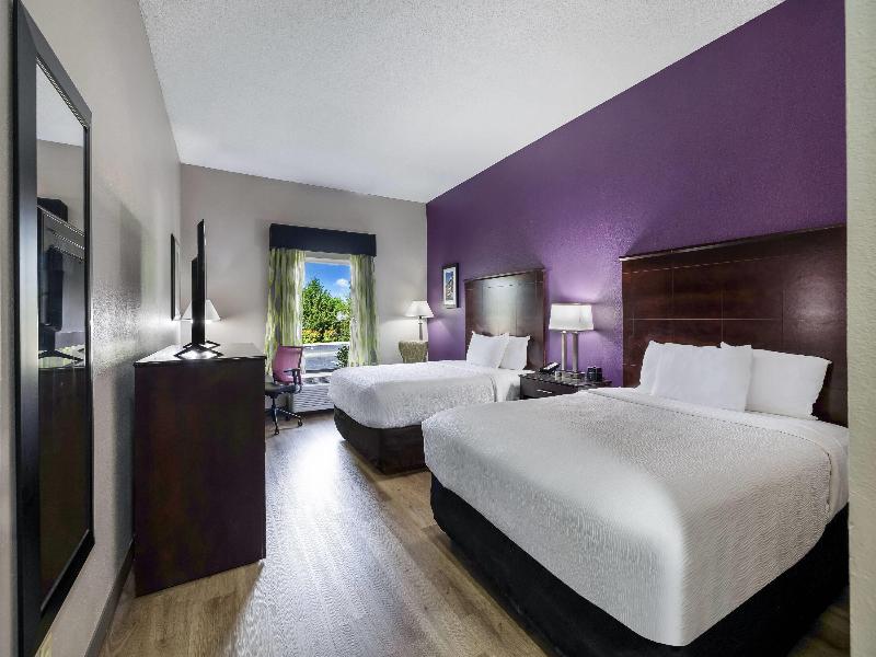 La Quinta Inn & Suites Louisville Expo East 6437 image