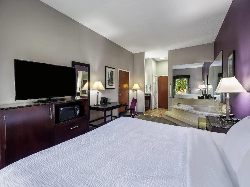 La Quinta Inn & Suites Louisville Expo East 6437 image