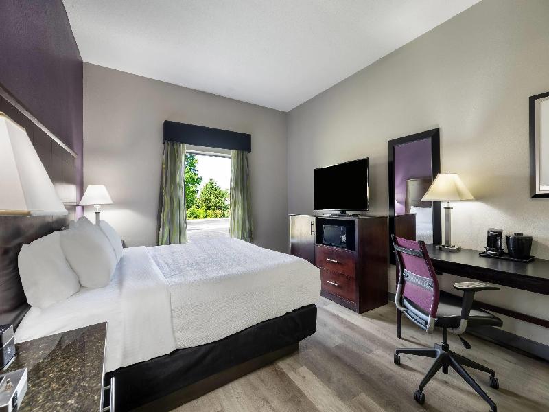La Quinta Inn & Suites Louisville Expo East 6437 image