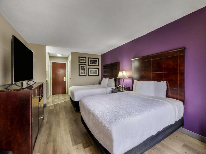 La Quinta Inn & Suites Louisville Expo East 6437 image