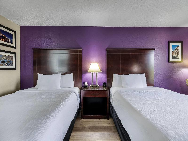 La Quinta Inn & Suites Louisville Expo East 6437 image