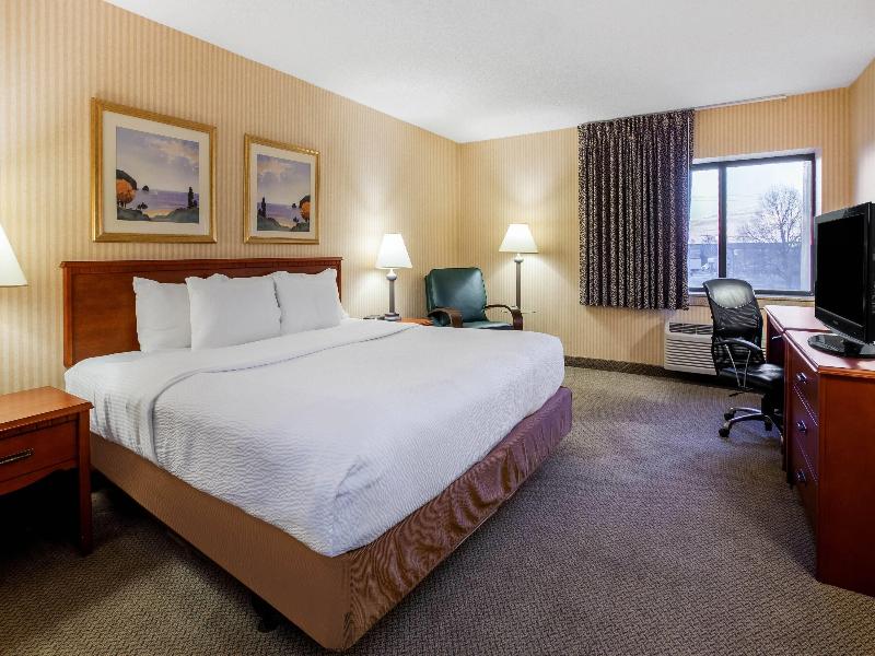 La Quinta Inn by Wyndham Detroit Southgate image