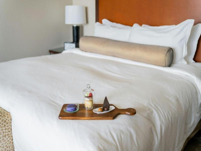 Stay in style at Houston Grand Hotel River Oaks