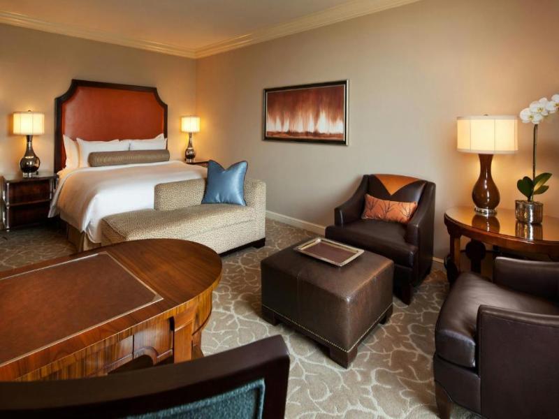 Stay in style at Houston Grand Hotel River Oaks