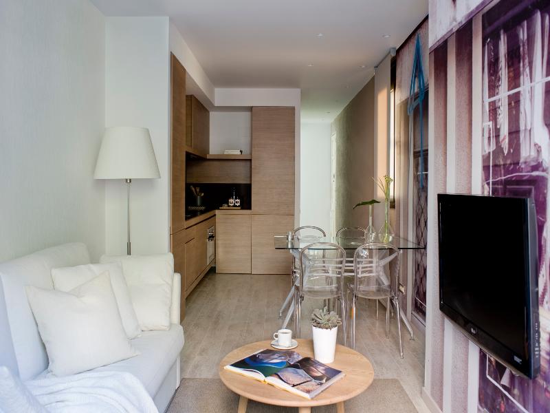 Eric Vokel Boutique Apart Sagrada Familia Suites image