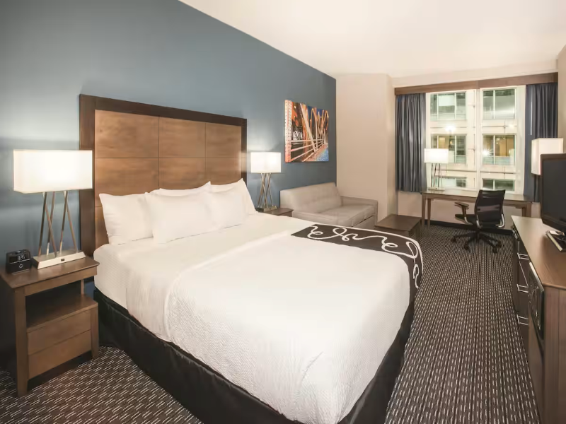 La Quinta Inn & Suites Chicago Downtown image