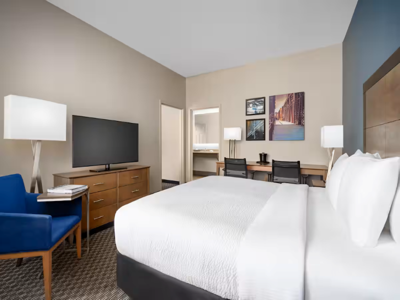 La Quinta Inn & Suites Chicago Downtown image