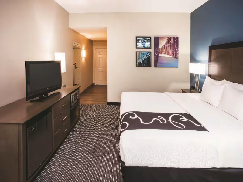 La Quinta Inn & Suites Chicago Downtown image