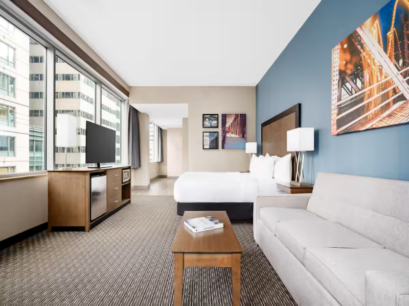 La Quinta Inn & Suites Chicago Downtown image