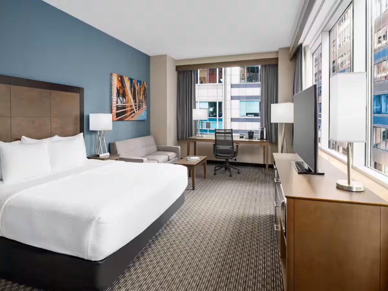La Quinta Inn & Suites Chicago Downtown image