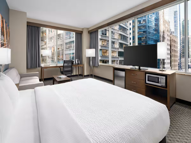 La Quinta Inn & Suites Chicago Downtown image