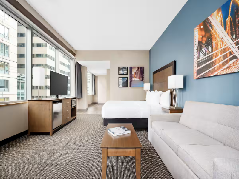 La Quinta Inn & Suites Chicago Downtown image