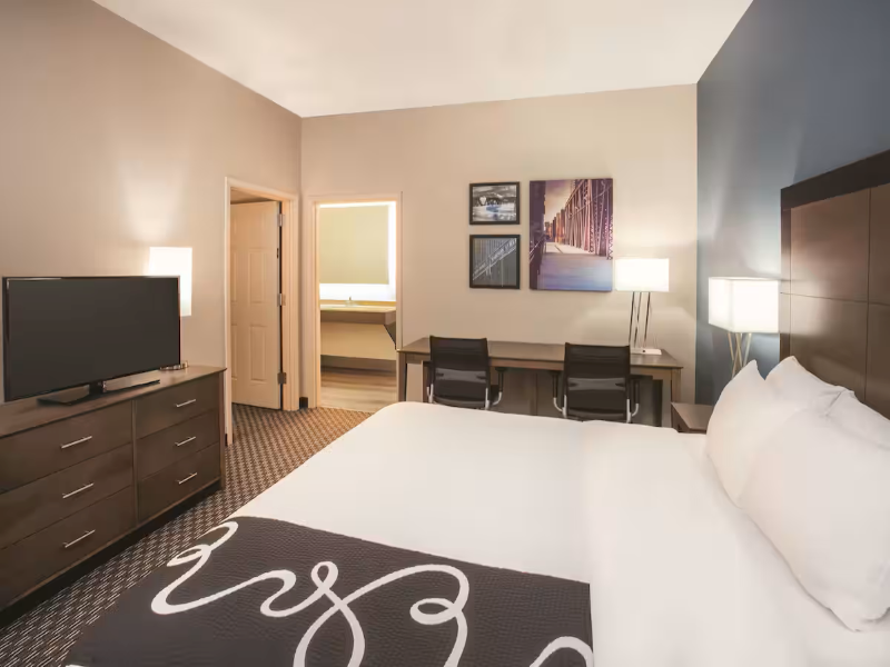 La Quinta Inn & Suites Chicago Downtown image