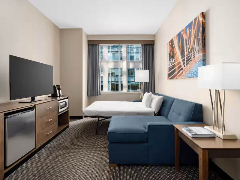 La Quinta Inn & Suites Chicago Downtown image