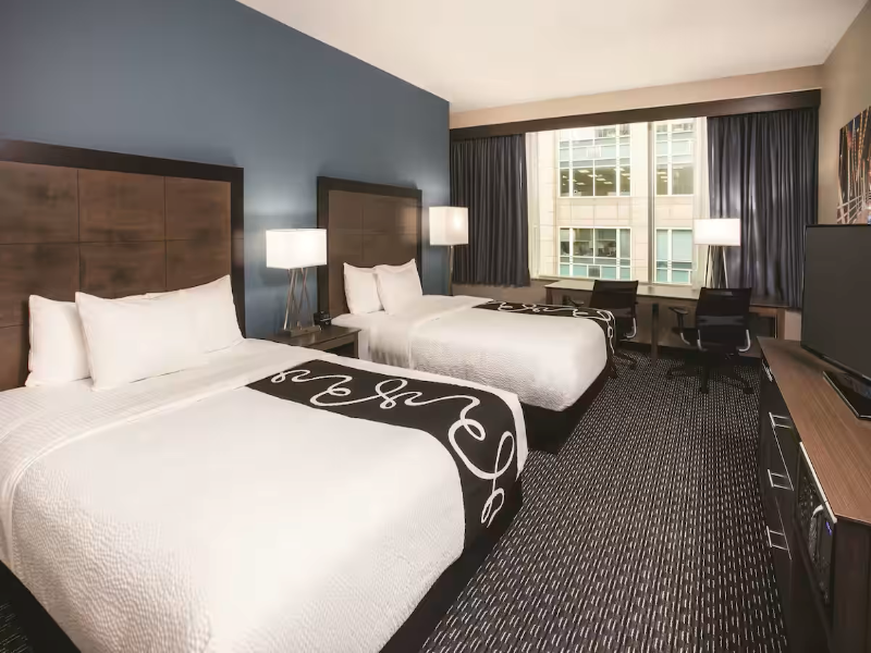 La Quinta Inn & Suites Chicago Downtown image
