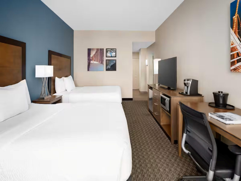 La Quinta Inn & Suites Chicago Downtown image