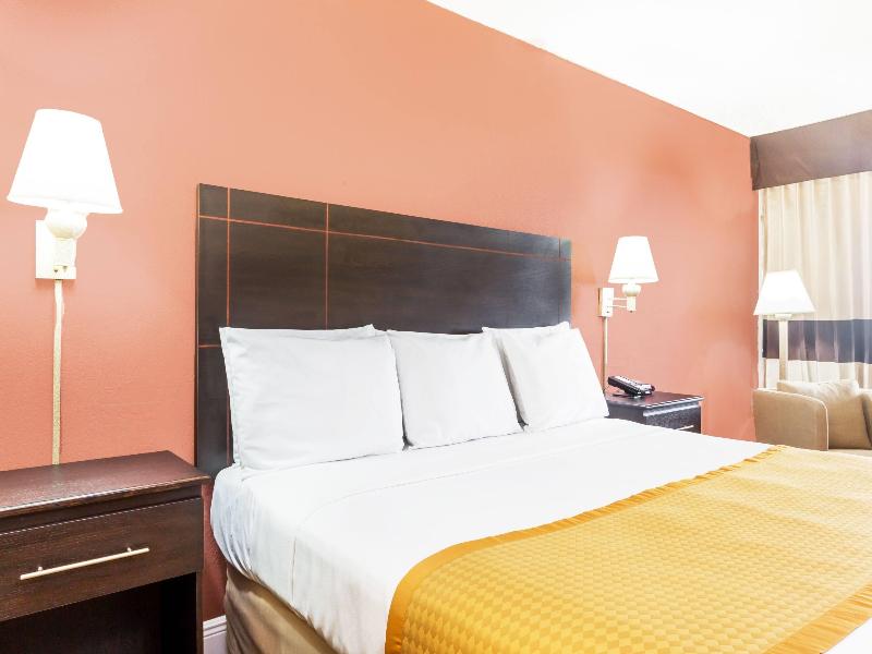Days Inn by Wyndham Fort Lauderdale/Oakland Prk image